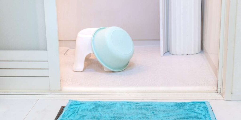 un tapis de bain coordonné